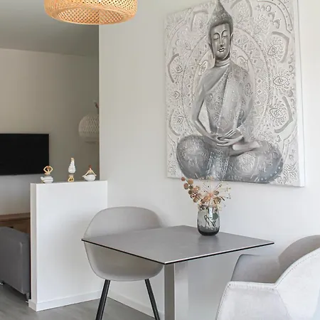 Buddha - Stadtnah, Balkon, Parkplatz, E-ladestation Fuer Autos & Fahrraeder, Fitnessstudio Koblenz (Rhineland-Palatinate)