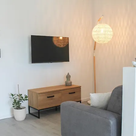 Buddha - Stadtnah, Balkon, Parkplatz, E-ladestation Für Autos&fahrräder, Fitnessstudio