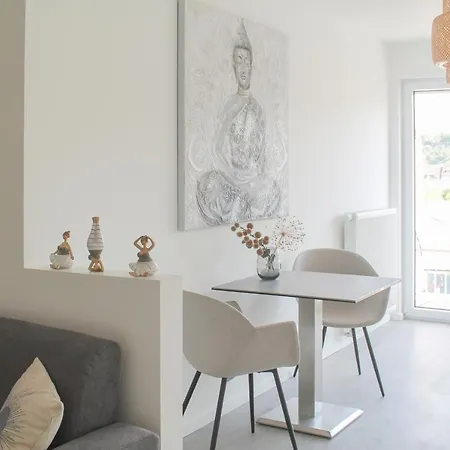 Buddha - Stadtnah, Balkon, Parkplatz, E-ladestation Fuer Autos & Fahrraeder, Fitnessstudio Coblence