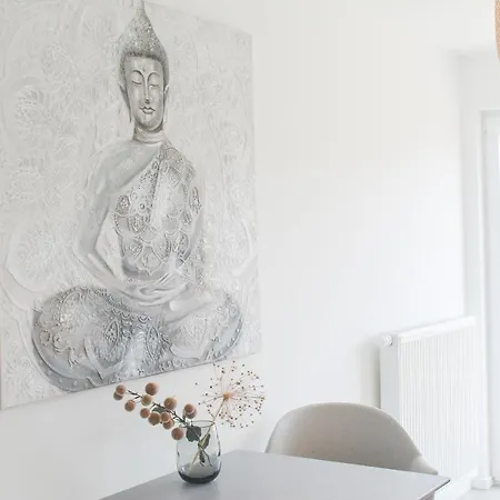 Buddha - Stadtnah, Balkon, Parkplatz, E-ladestation Fuer Autos & Fahrraeder, Fitnessstudio *