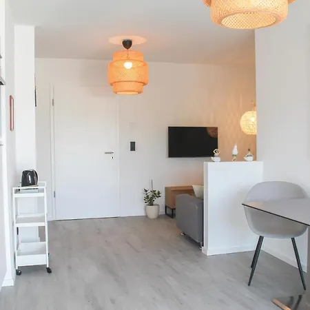 Buddha - Stadtnah, Balkon, Parkplatz, E-ladestation Fuer Autos & Fahrraeder, Fitnessstudio * Coblence