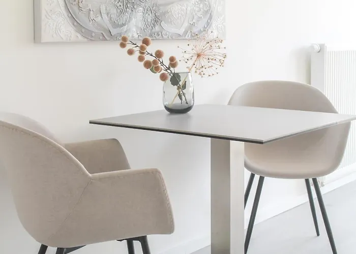 Buddha - Stadtnah, Balkon, Parkplatz, E-ladestation Fuer Autos & Fahrraeder, Fitnessstudio 코블렌츠