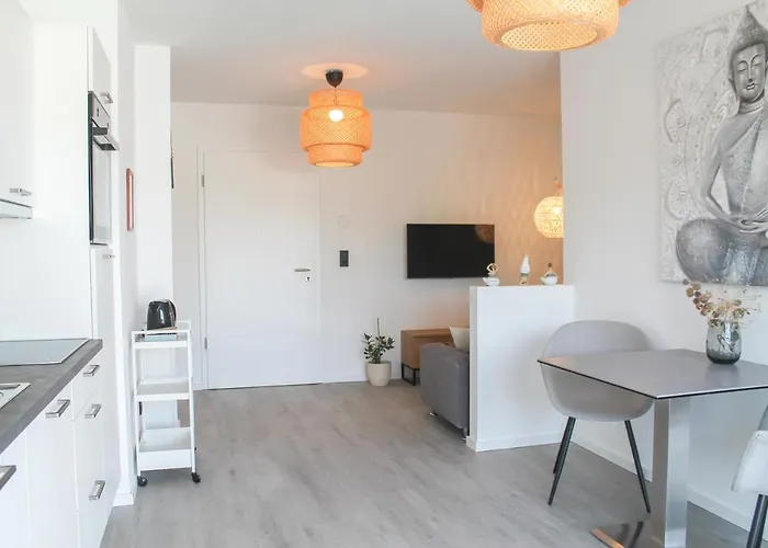 Buddha - Stadtnah, Balkon, Parkplatz, E-ladestation Fuer Autos & Fahrraeder, Fitnessstudio * 코블렌츠