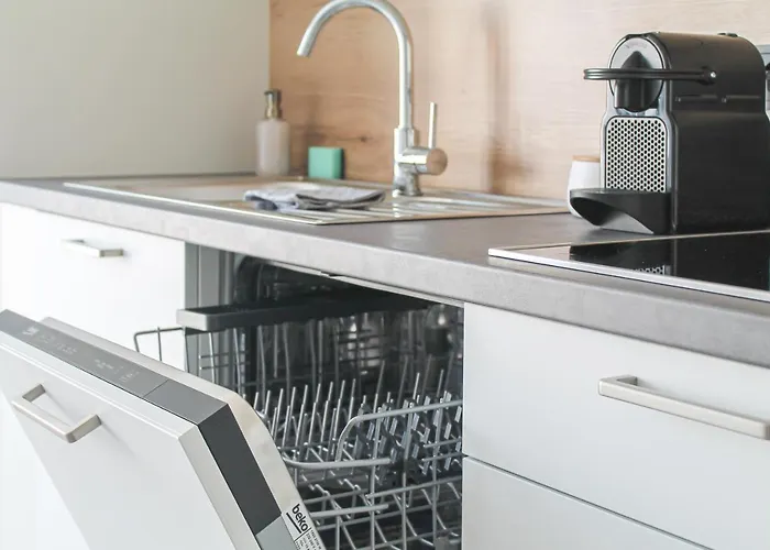 Buddha - Stadtnah, Balkon, Parkplatz, E-ladestation Fuer Autos & Fahrraeder, Fitnessstudio 아파트