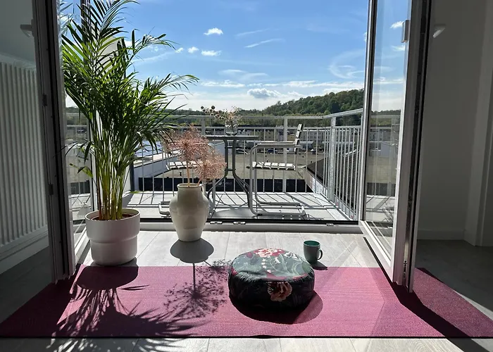 Buddha - Stadtnah, Balkon, Parkplatz, E-ladestation Fuer Autos & Fahrraeder, Fitnessstudio Koblenz (Rhineland-Palatinate)